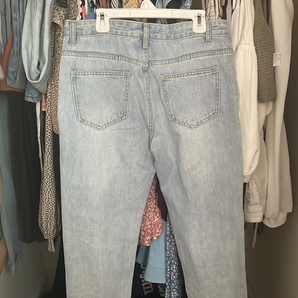 Mom/boyfriend jeans - Picture 2 of 3
